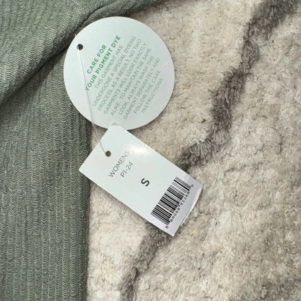 Women’s Light Weight Button-up, Oversized Olive G… - image 6